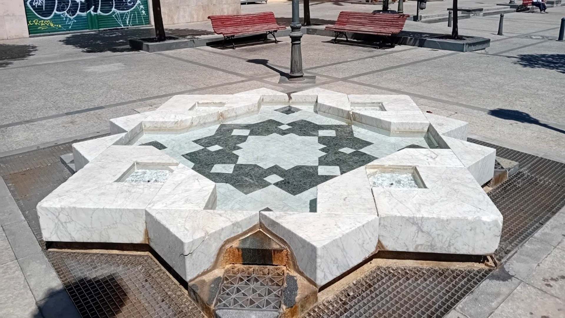 0624 Rehabilitació font plaça Nàpols i Sicília_web